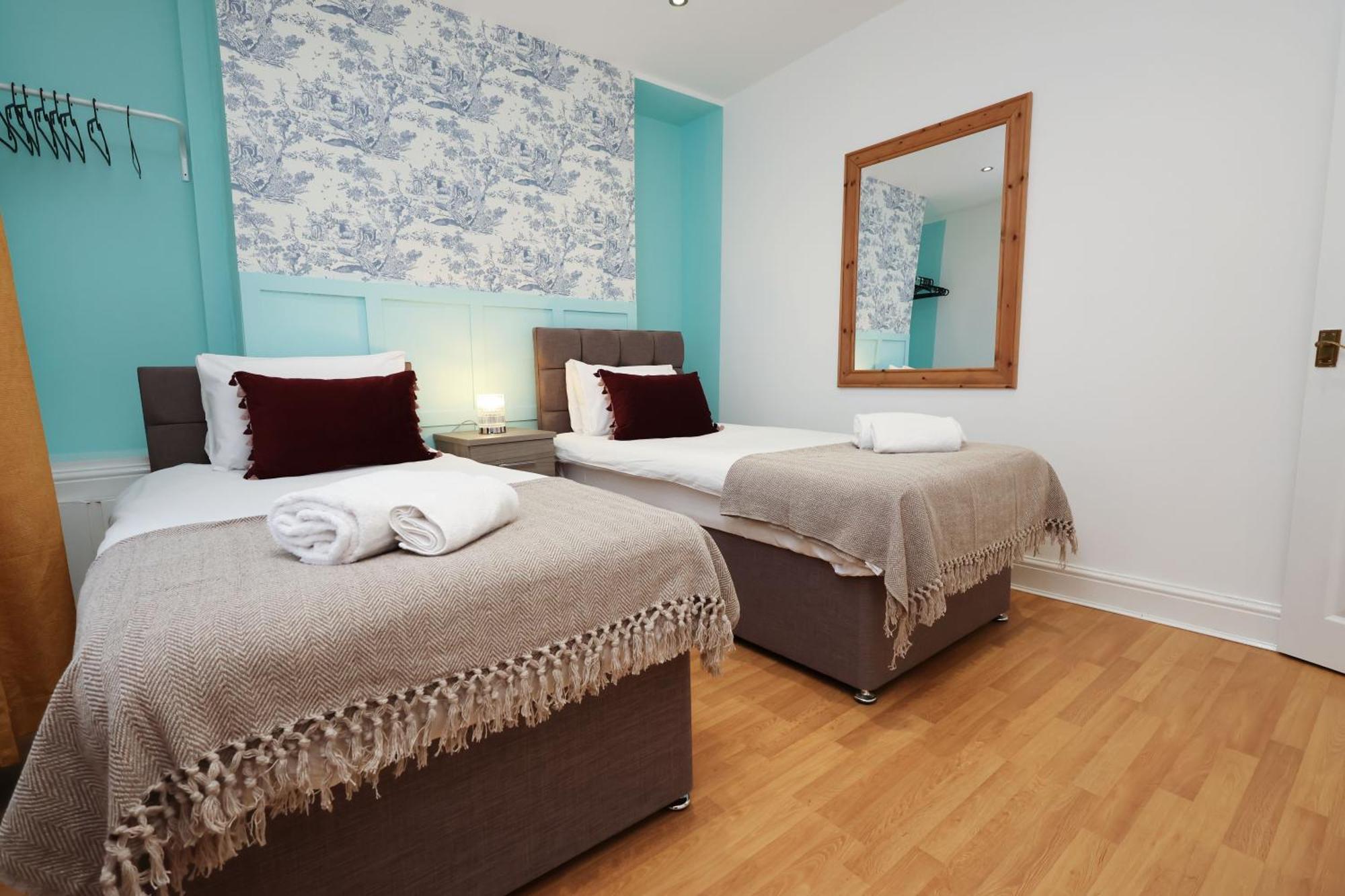 Viewing Deck, On-Street Parking, Tv In Every Room Swansea Exterior foto